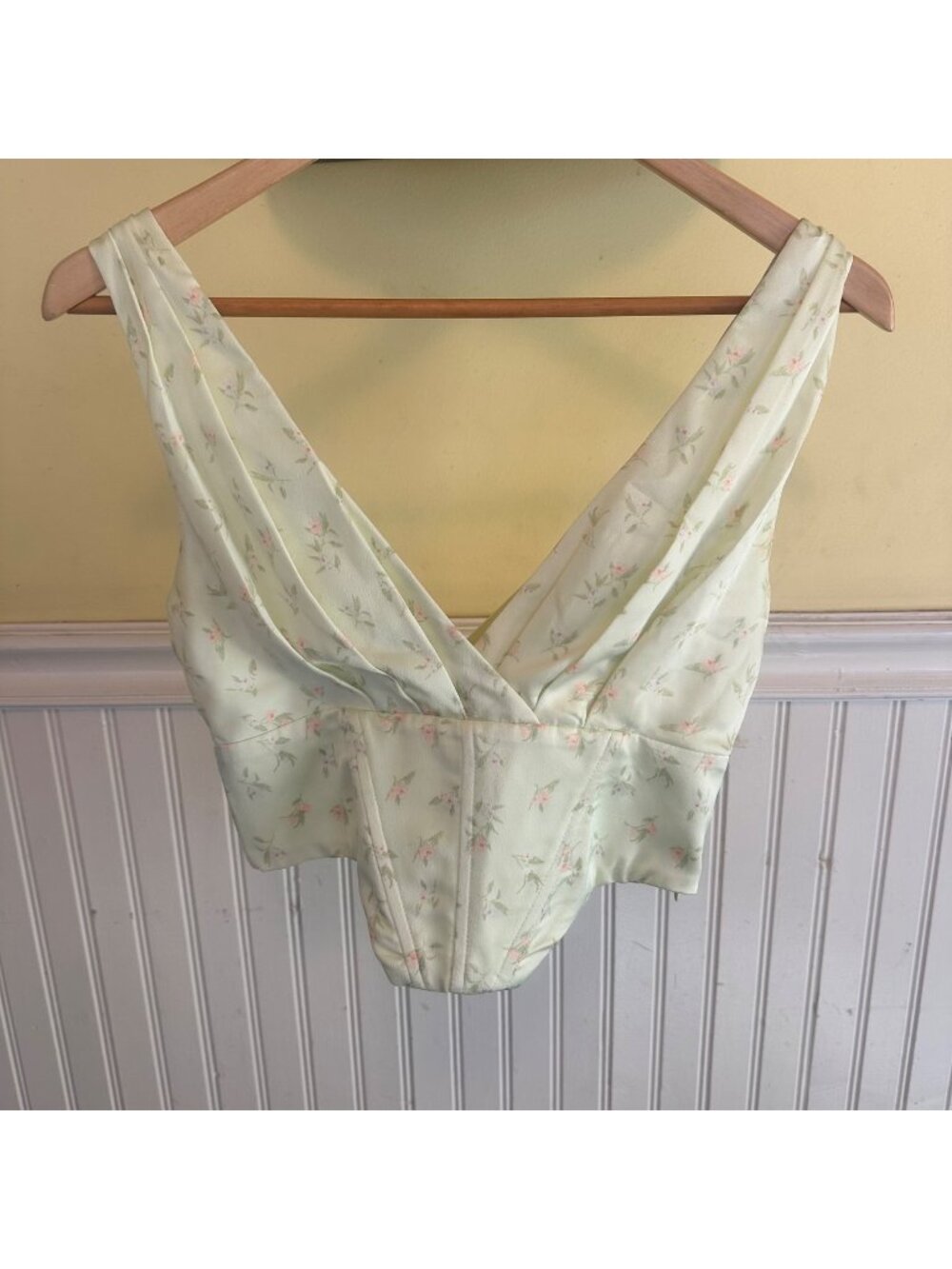 Camila Coelho XS Floral Print Sleeveless V-Neck Crop Top Light Green
